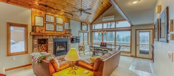 W12 Updated Townhome w/ Epic Ski Views, A/C & On-Site Trails Near Mt. Washington Hotel