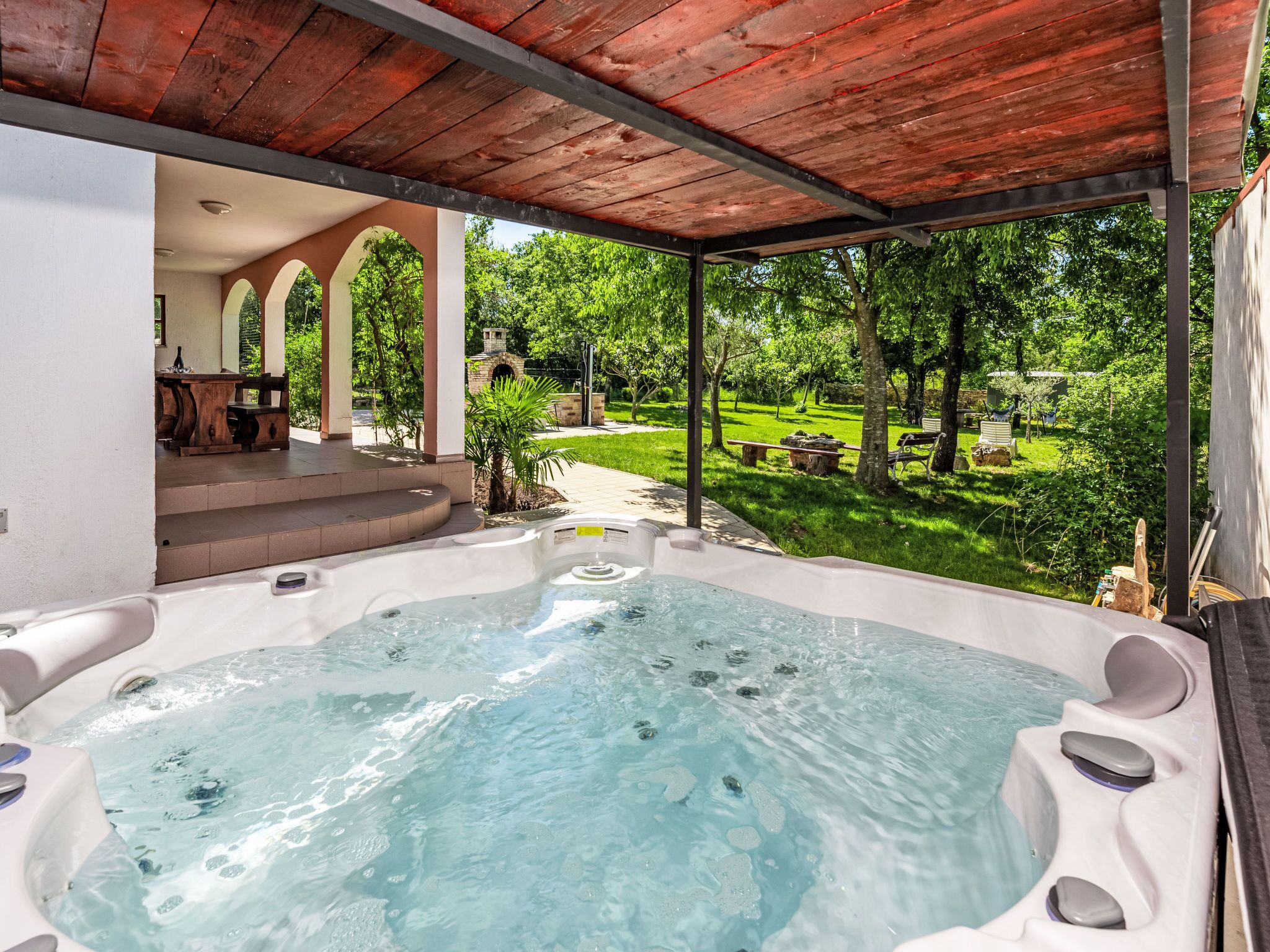 Outdoor spa tub
