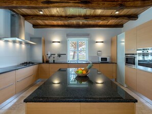 Kühlschrank, Kochgeschirr/Geschirr/Besteck