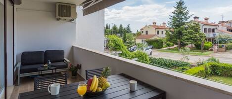 屋外ダイニングエリア