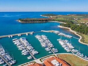 Marina - Wohnung 80m vom Meer mit Terrasse by Interhome (Novigrad (Istra))