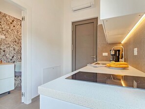 Fridge, dishwasher, cookware/dishes/utensils - Studio-Apartment 100m vom Meer entfernt by Interhome (Novigrad (Istra))