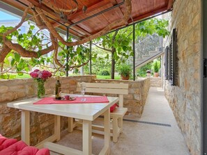 Outdoor dining - Studio-Apartment 100m vom Meer entfernt by Interhome (Novigrad (Istra))