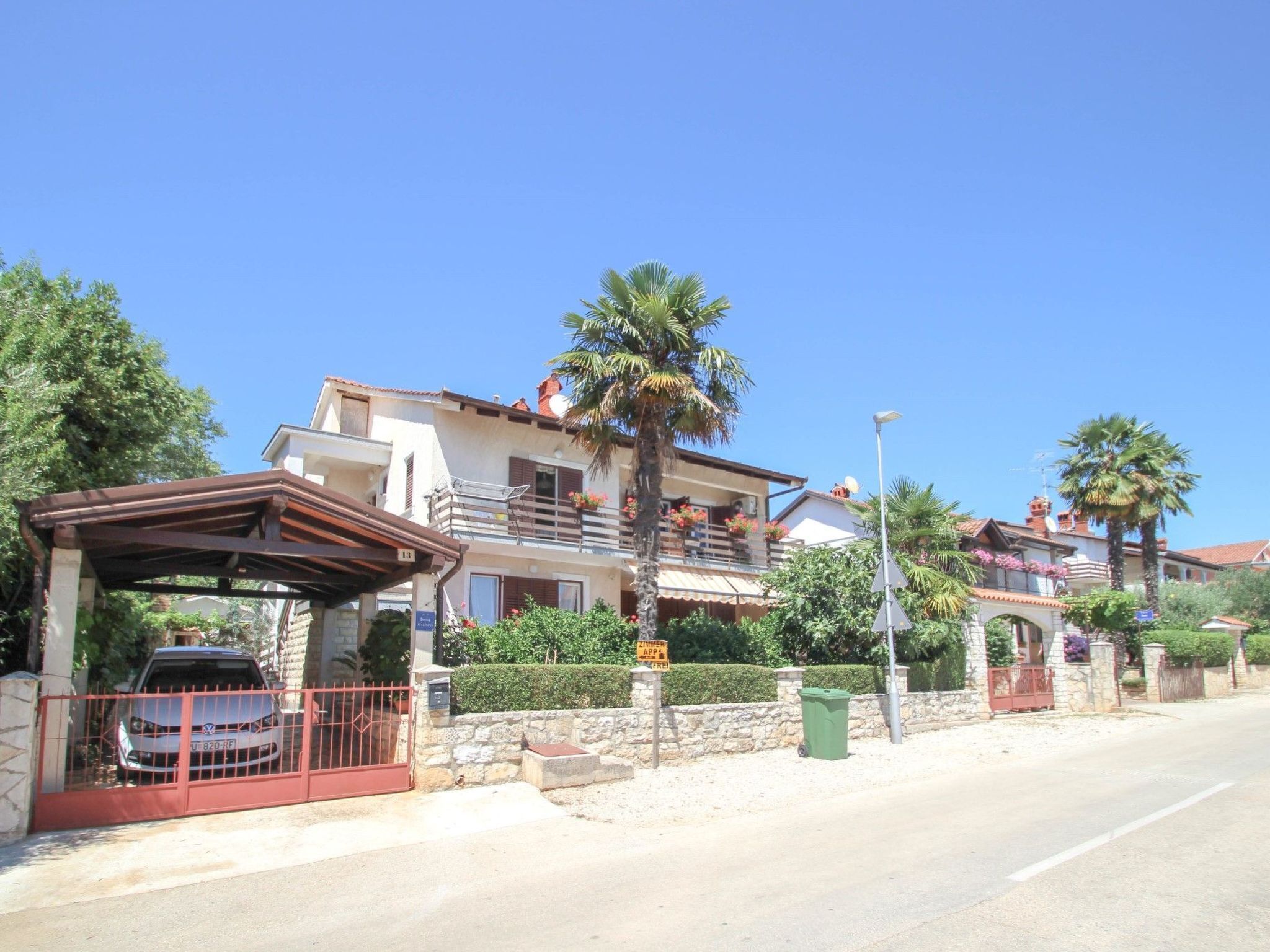 المنشأة من الخارج