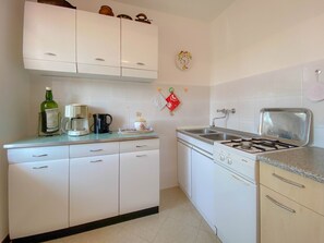 Fridge, cookware/dishes/utensils - Vinka in Strandnähe by Interhome (Novigrad (Istra))