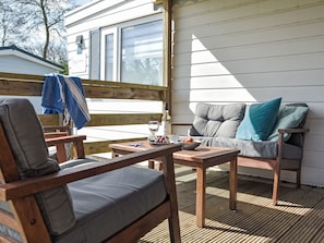 Terrace/patio - Strandnahes Chalet mit überdachter Veranda by Interhome (Buren FR)