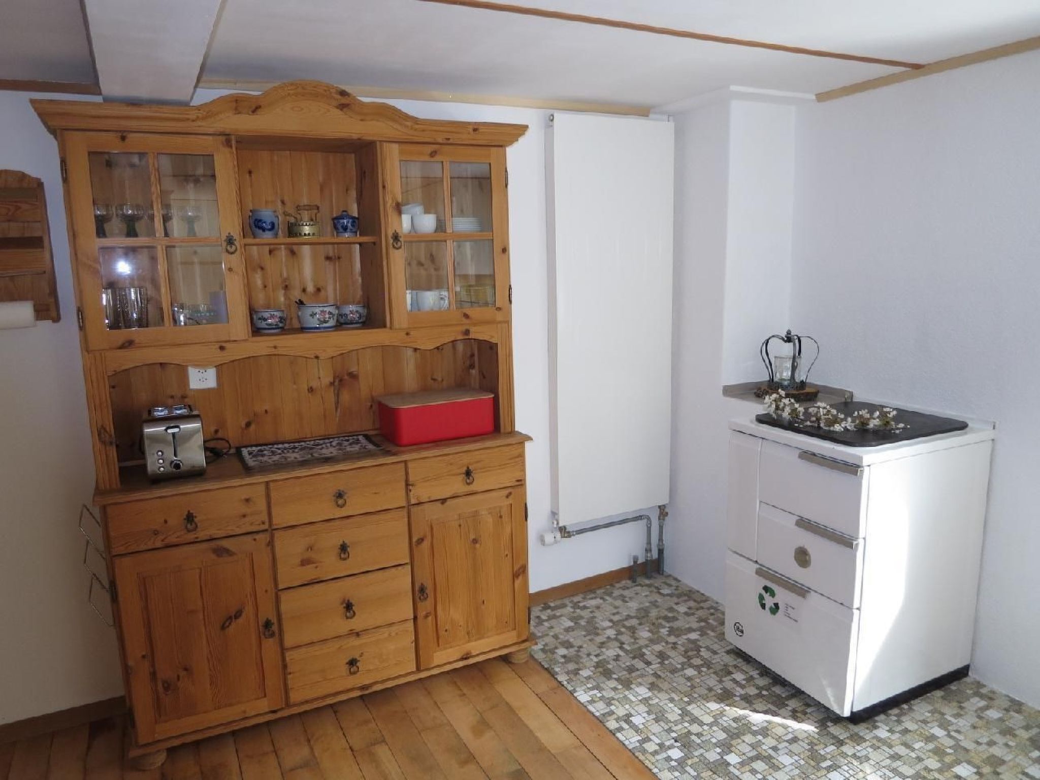 Fridge, microwave, oven, cookware/dishes/utensils