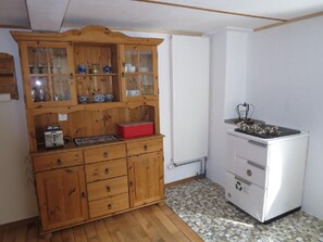 Réfrigérateur, micro-ondes, four