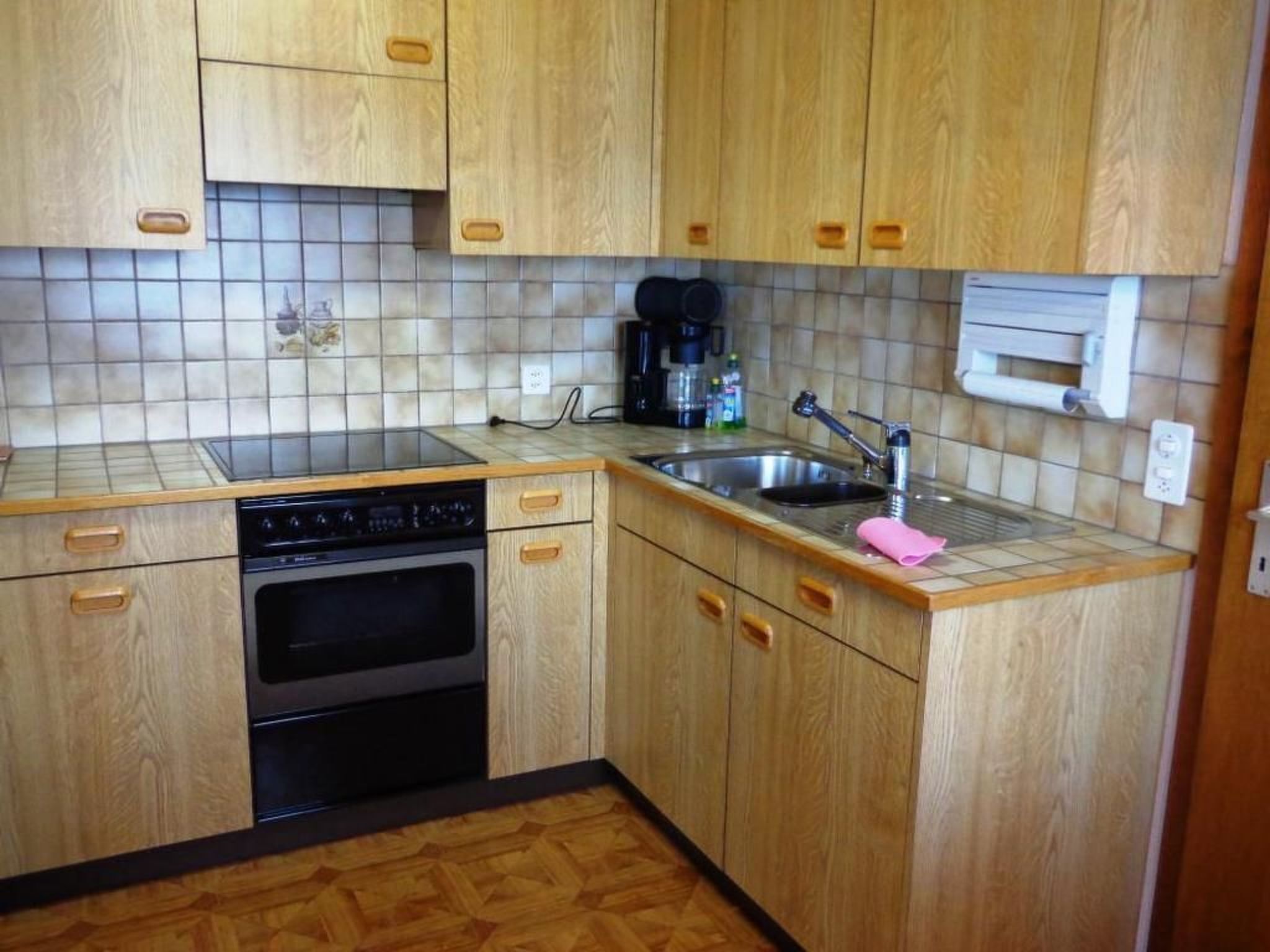 Refrigerador, horno, lavavajillas y utensilios de cocina 