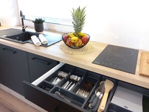 Fridge, dishwasher, cookware/dishes/utensils