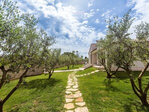 Property grounds - in Kavran mit Privatem Pool by Interhome (Divsici)