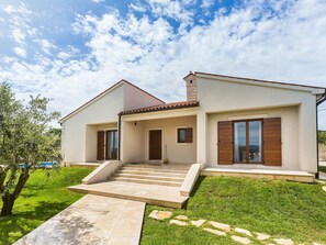Exterior - in Kavran mit Privatem Pool by Interhome (Divsici)
