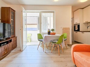Dining - Wohnung für 4 Personen in der Altstadt by Interhome (Novigrad (Istra))