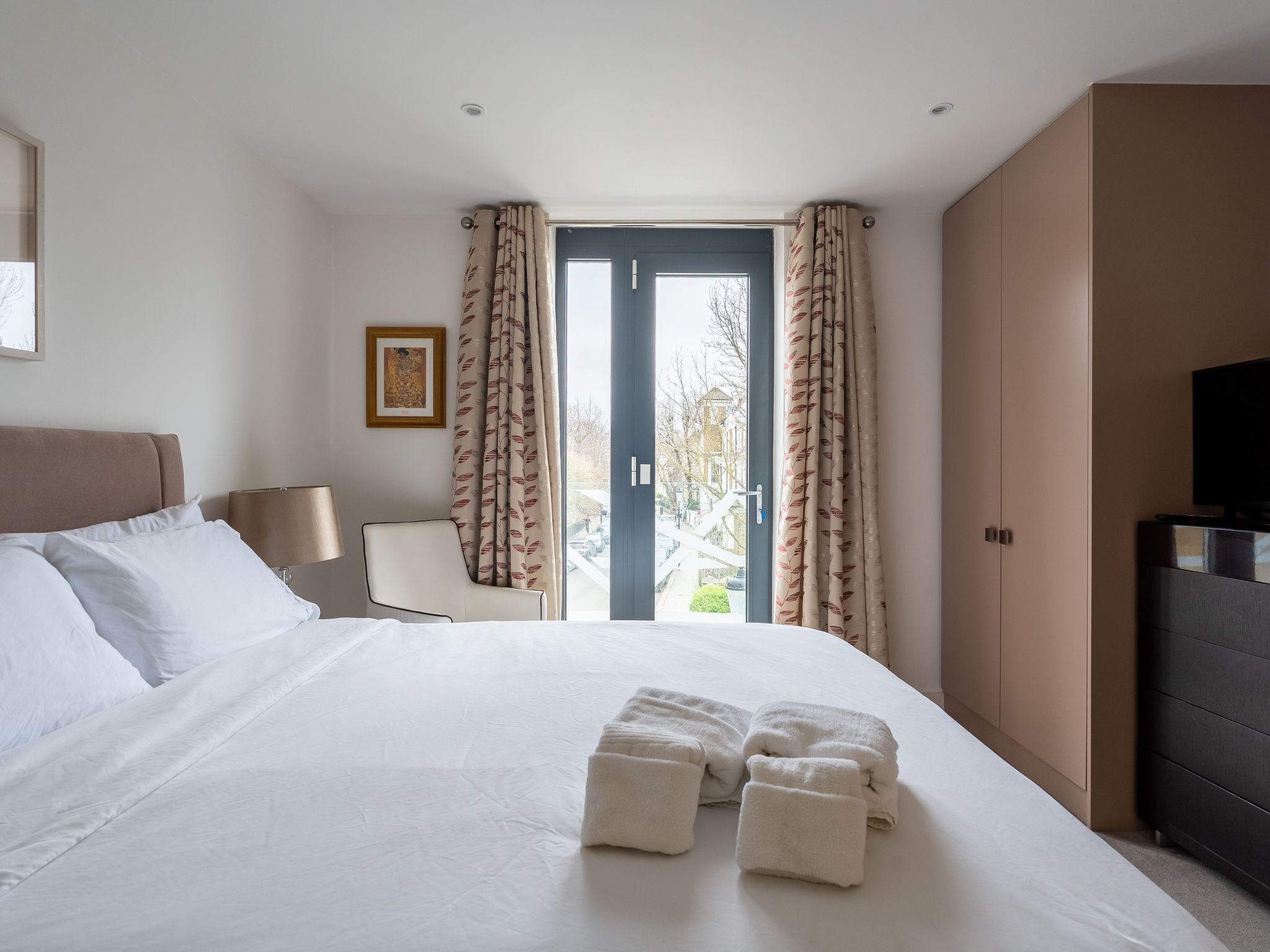 2 soveværelser, internetforbindelse