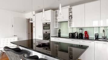 Køleskab, mikrobølgeovn, ovn, opvaskemaskine