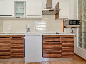 Fridge, microwave, cookware/dishes/utensils - Wohnung "Viviana" direkt am Strand by Interhome (Novigrad (Istra))
