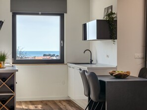 Fridge, microwave, oven, dishwasher - Charmante Ferienwohnung mit Balkon by Interhome (Novigrad (Istra))