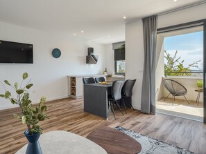 TV - Erdgeschosswohnung Moonlight mit Terrasse by Interhome (Novigrad (Istra))