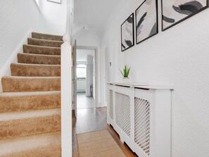 Interior - Kostenloses Parken Perfekt für lange monatliche Aufenthalte Für 6 Personen by Interhome (Droylsden)
