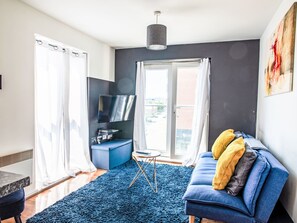 TV - 1-Schlafzimmer-Wohnung, 3 Gäste mit Parkplatz und Wi-Fi by Interhome (Salford)