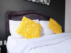 Internet - 1-Schlafzimmer-Wohnung, 3 Gäste mit Parkplatz und Wi-Fi by Interhome (Salford)