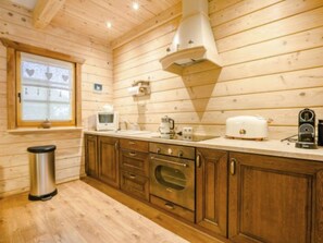 Fridge, microwave, oven, dishwasher - Charmantes Ferienhaus in Dębina mit Offenem Kamin by Interhome (Dębina)