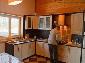 Kühlschrank, Ofen, Geschirrspüler, Kochgeschirr/Geschirr/Besteck