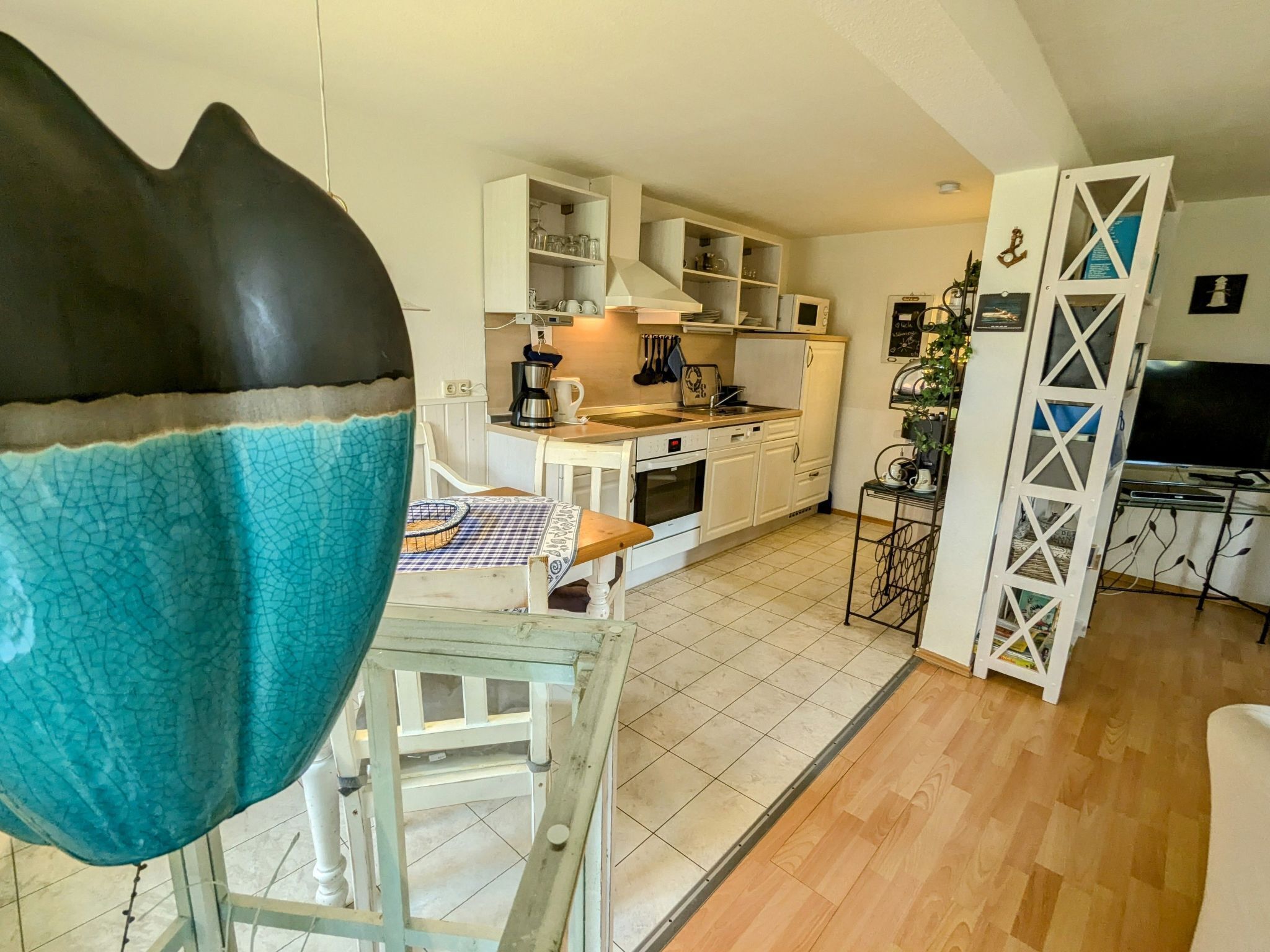 Kylskåp, mikrovågsugn, ugn och diskmaskin