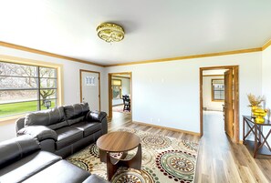 TV - 3-Bedroom Home located in Private and Peaceful Location. (Appleton)