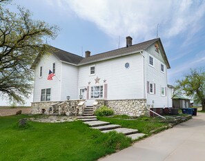 Exterior - 3-Bedroom Home located in Private and Peaceful Location. (Appleton)
