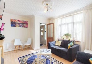 Fireplace - Schönes Haus in Orpington by Interhome (St. Mary Cray)