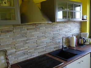 Kühlschrank, Mikrowelle, Ofen, Geschirrspüler