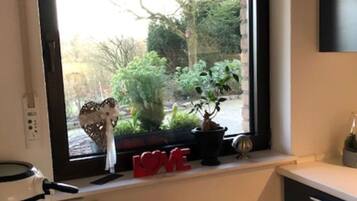 Kühlschrank, Ofen, Geschirrspüler, Kochgeschirr/Geschirr/Besteck