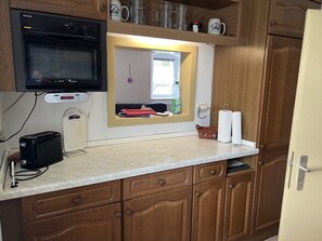 Kühlschrank, Mikrowelle, Ofen, Geschirrspüler