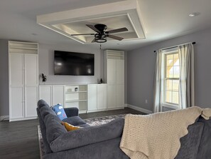 TV - Bluegrass Bungalow in the heart of Corbin (Corbin)