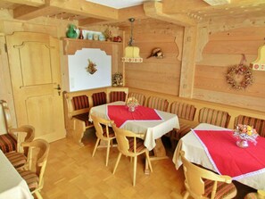 Dining - Panoramabergblickwohnung in ruhiger Einzellage by Interhome (Ofterschwang)