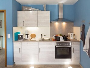 Fridge, microwave, oven, dishwasher - in Blandorf-Wichte mit Großem Balkon by Interhome (Hage)