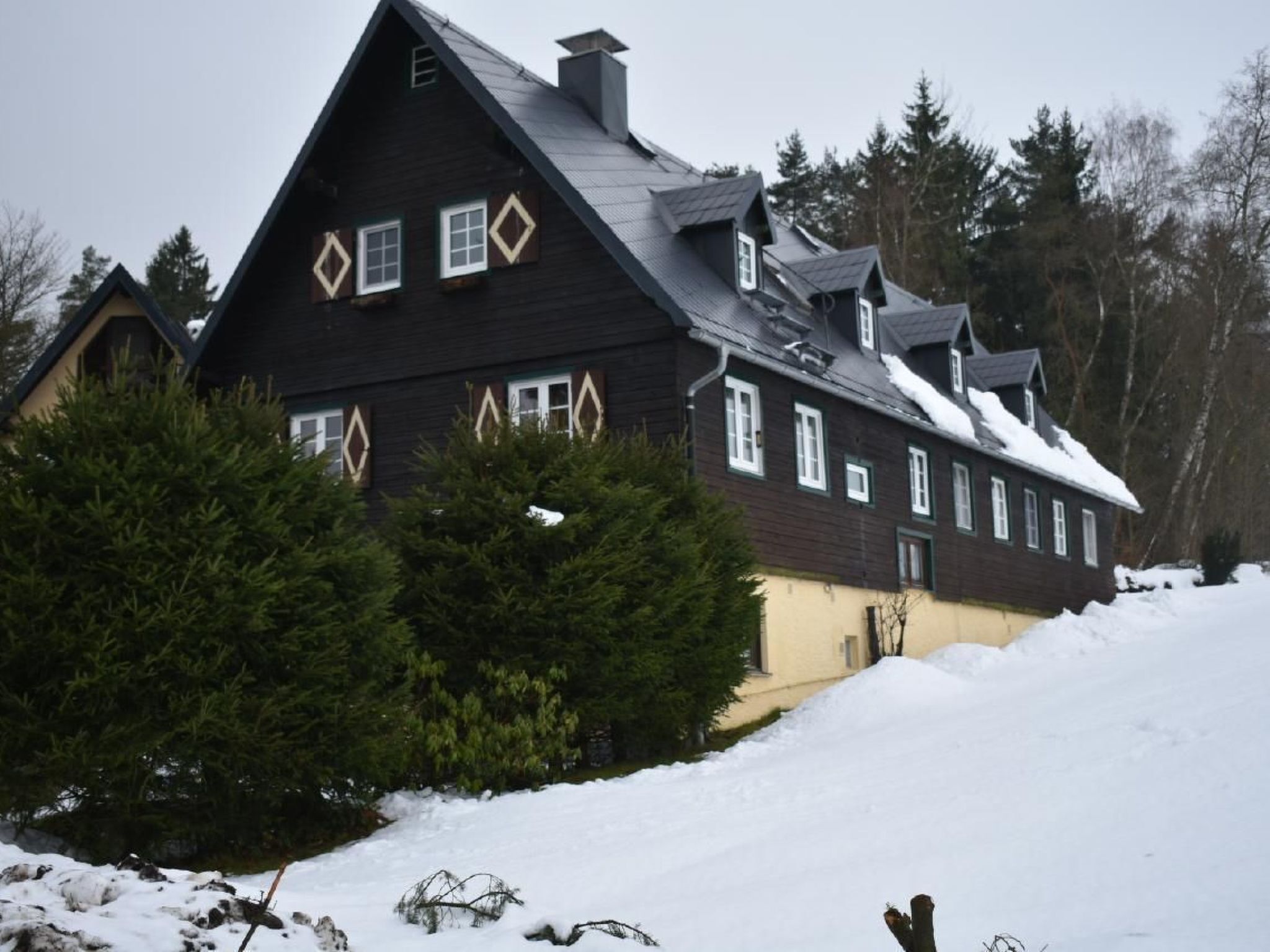 المنشأة من الخارج