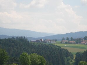 A rural landscape with houses and a forested valley. - Rachel mit herrlichem Ausblick by Interhome (Rinchnach)