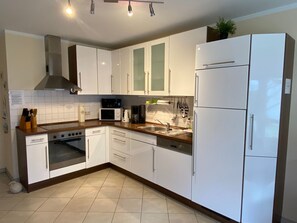 Fridge, microwave, oven, dishwasher - direkt am Meer by Interhome (Karlshagen)