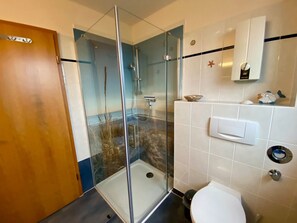 Bathroom - Moderne Wohnung in Karlshagen mit Grill und Garten by Interhome (Karlshagen)