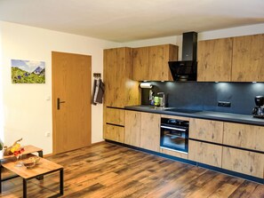 Fridge, microwave, oven, dishwasher - Große Wohnung in Berchtesgaden mit Terrasse by Interhome (Berchtesgaden)