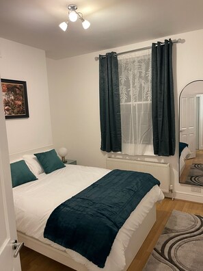 Iron/ironing board, WiFi, bed sheets - Central location, 10 mins away from London Winter Wonderland (London)