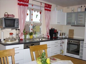 Fridge, microwave, oven, dishwasher - Wohnung in Oberwaldbach mit Garten und Grill by Interhome (Burtenbach)