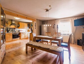 Dining - 4 Sterne Ferienwohnung mit 3 Schlafzimmern by Interhome (Hünfelden)