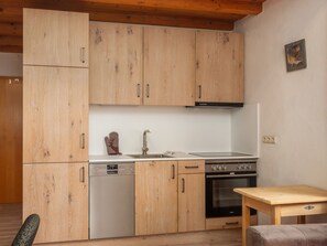 Fridge, oven, dishwasher, cookware/dishes/utensils - Am Rückerlhof - Isa by Interhome (Geigant)