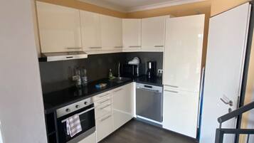 Kühlschrank, Mikrowelle, Ofen, Geschirrspüler