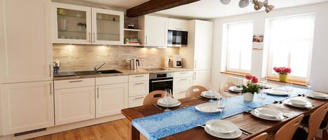 Réfrigérateur, micro-ondes, four, lave-vaisselle