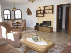 TV - FeHaus Johannesberg by Interhome (Fischbach)