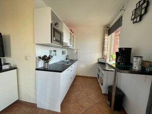 Fridge, microwave, cookware/dishes/utensils - Apartment 200 by Interhome (Ueckermünde)